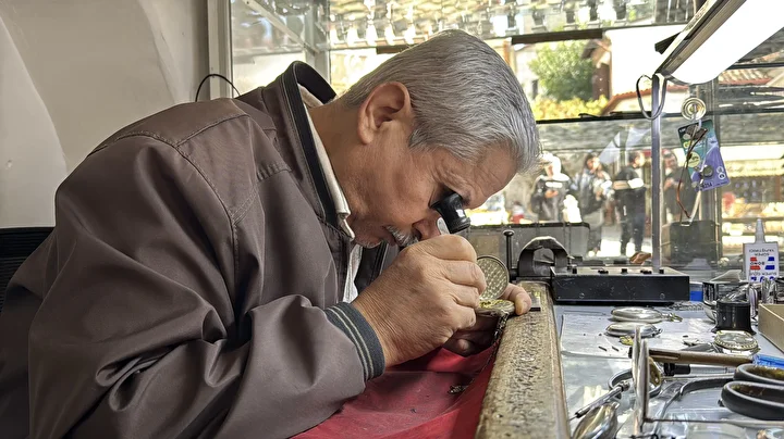 karabuklu saat tamircisi yarim asirdir saatleri ayarliyor 7 E2lf8I6e