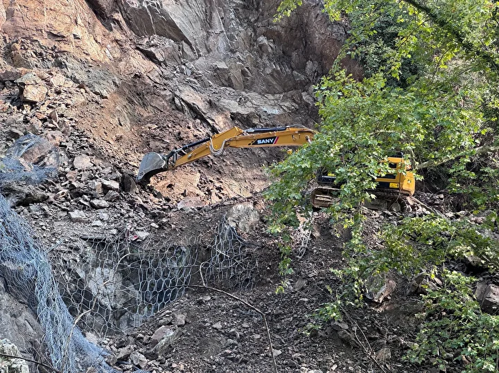 karabukte heyelan nedeniyle demir yolu siniri seferlere kapatildi 1 yYueZRks