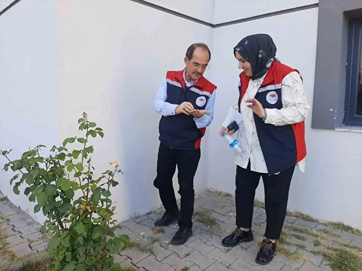 Karadeniz'den sonra Sivas'ta da görüldü: Çiftçilerin kabusu oldu 5 karadenizden sonra sivasta da goruldu ciftcilerin kabusu oldu 4 qtLkglt7