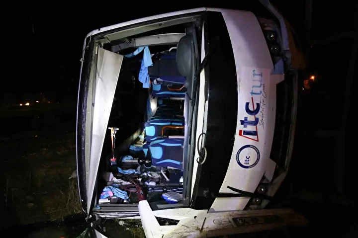 Kastamonu’da çeşit midibüsü devrildi: 24 kişi yaralandı 11 kastamonuda cesit midibusu devrildi 24 kisi yaralandi 10 K7aUEwVH