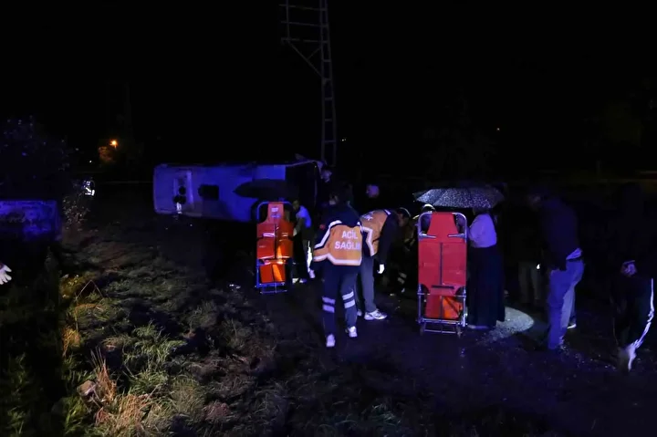 Kastamonu’da çeşit midibüsü devrildi: 24 kişi yaralandı 15 kastamonuda cesit midibusu devrildi 24 kisi yaralandi 14 qmB4ShS1