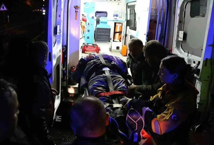 Kastamonu’da çeşit midibüsü devrildi: 24 kişi yaralandı 4 kastamonuda cesit midibusu devrildi 24 kisi yaralandi 3 ThOFJQgs