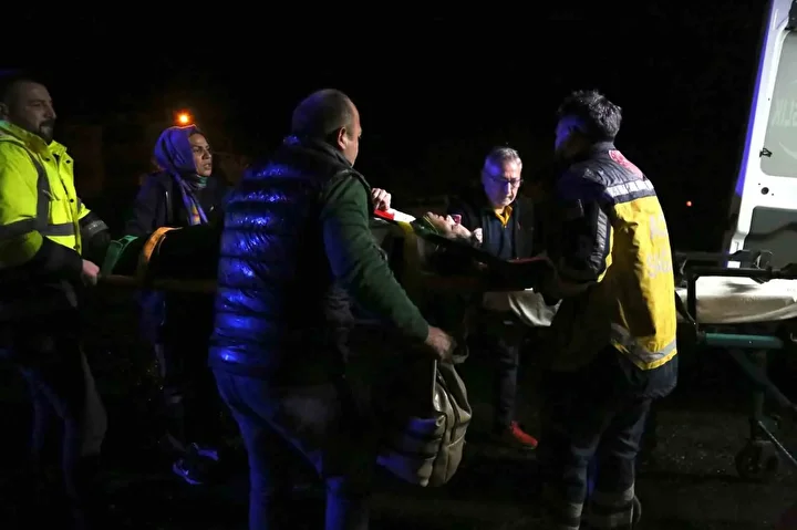 Kastamonu’da çeşit midibüsü devrildi: 24 kişi yaralandı 8 kastamonuda cesit midibusu devrildi 24 kisi yaralandi 7