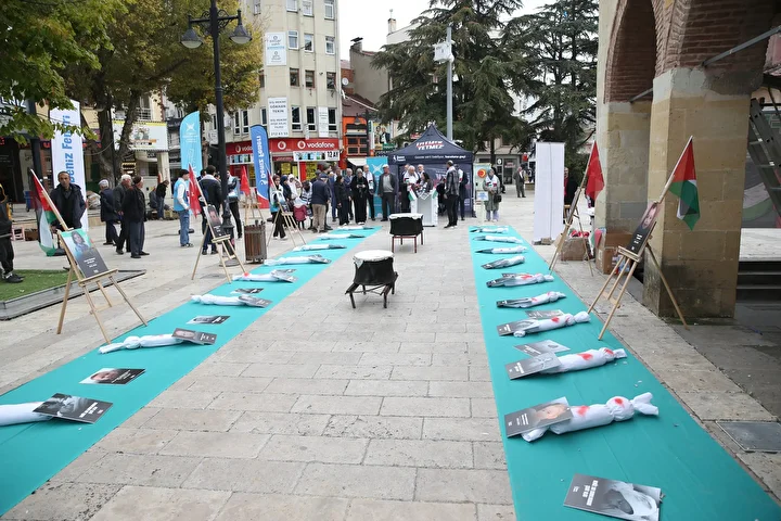 Kastamonu'da manalı Gazze hareketi: 'Küçük Kefenler Sergisi' düzenlendi 2 kastamonuda manali gazze hareketi kucuk kefenler sergisi duzenlendi 1 Fdm3Clne