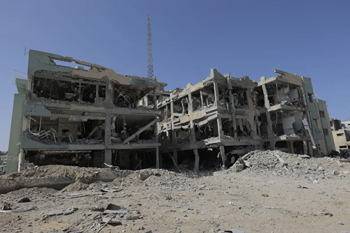 Katil İsrail Gazze'deki Rantisi Çocuk Hastanesi'nde geriye ağır yıkım bıraktı 2 katil israil gazzedeki rantisi cocuk hastanesinde geriye agir yikim birakti 1