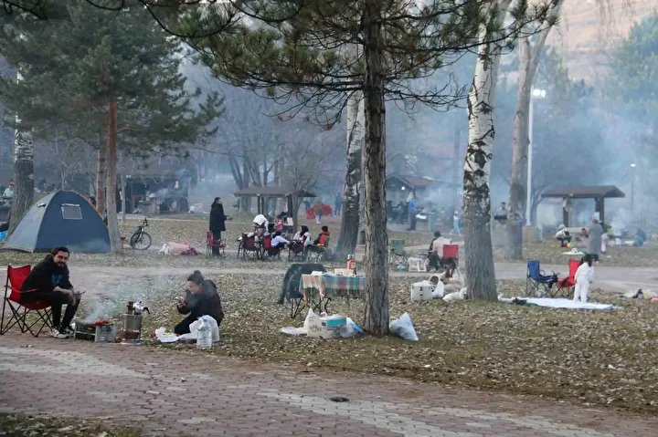 kentin tam ortasinda kimse ugramak istemiyor sonbaharda sessizlige burundu 3 ZvqbWHM3