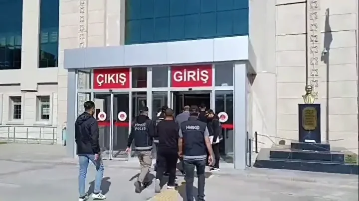 kirmizi bultenle aranan zanli nigdede yakalandi 3 PHI6NMDA