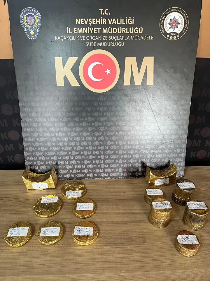 Kıyma makinesinden servet çıktı: Kilolarca altın ele geçirildi 3 kiyma makinesinden servet cikti kilolarca altin ele gecirildi 2 JFRAW1ji
