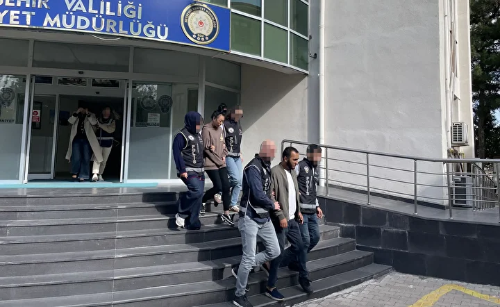 Kıyma makinesinden servet çıktı: Kilolarca altın ele geçirildi 4 kiyma makinesinden servet cikti kilolarca altin ele gecirildi 3 6i4k2yZO