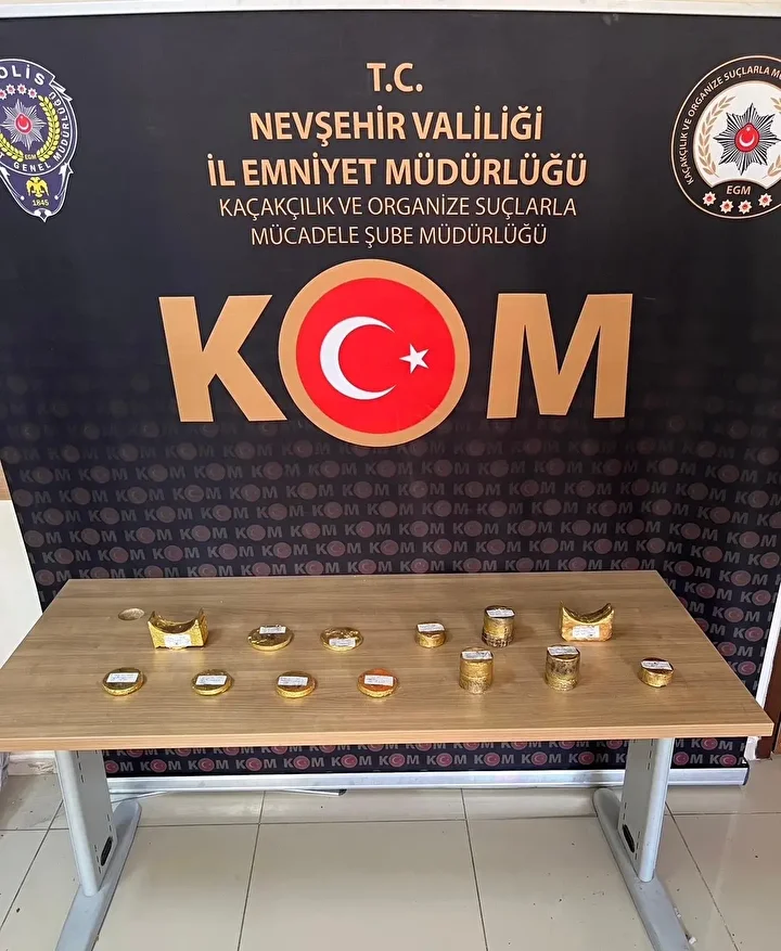 Kıyma makinesinden servet çıktı: Kilolarca altın ele geçirildi 5 kiyma makinesinden servet cikti kilolarca altin ele gecirildi 4 HSlApgig