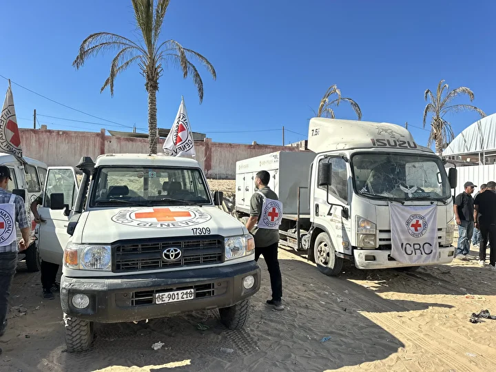 kizilhac grubu israilin gazzeden alikoydugu 45 filistinlinin naasini teslim aldi 8 lSu6fkm7