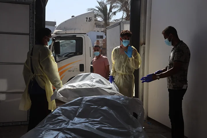 kizilhac takimlari israilin gazzeden alikoydugu filistinlilerin naaslarini nasir hastanesine ulastirdi 0 sfZnsvhU