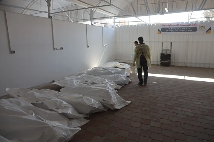 kizilhac takimlari israilin gazzeden alikoydugu filistinlilerin naaslarini nasir hastanesine ulastirdi 10 IwODVEHP