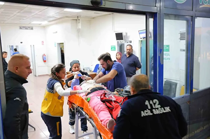 konut mesken dolasip vefat sacti kahramanmarasta eski esi ile eski esinin annesini oldurup uvey VIDiB33k