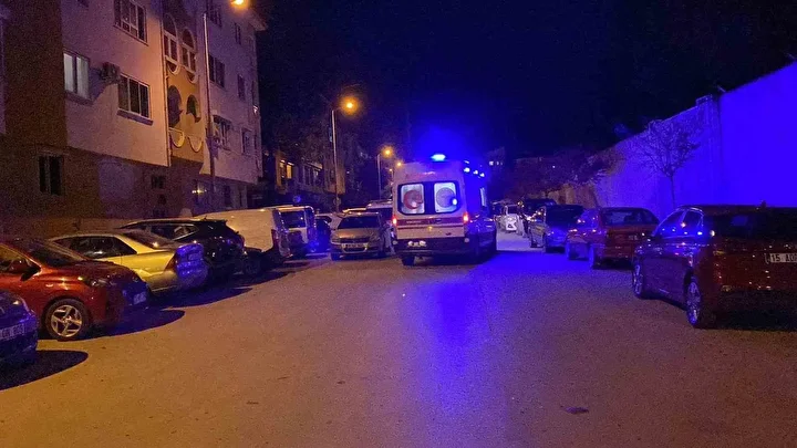 Konutlarındaki asma tavan üzerlerine çöktü: Zelzele oluyor sandılar, bir kişi yaralandı 4 konutlarindaki asma tavan uzerlerine coktu zelzele oluyor sandilar bir kisi yaralandi 3