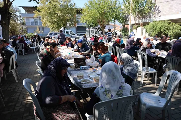 koyun gencleri ve ihtiyar heyeti tum koyu birebir sofrada topladi 1 AzDTIw7Z
