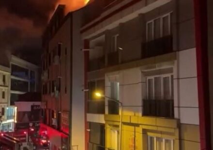 Küçükçekmece’de korkutan yangın: Alevler yan binalara sıçradı kucukcekmecede korkutan yangin alevler yan binalara sicradi tulXHvT8.jpg