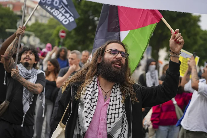 lizbonda filistine takviye yuruyusu kalabalik israil aleyhine sloganlari atti 1 aECHCWLL