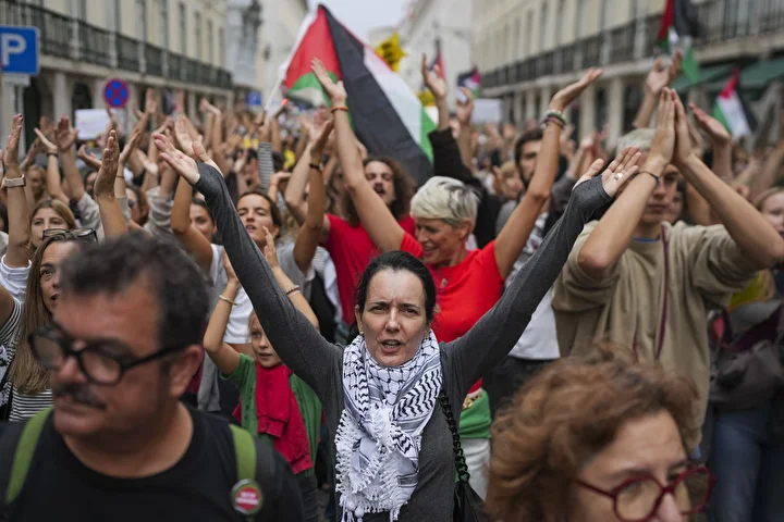 lizbonda filistine takviye yuruyusu kalabalik israil aleyhine sloganlari atti 14 Y2UhKcsJ