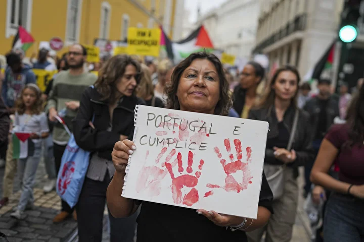 lizbonda filistine takviye yuruyusu kalabalik israil aleyhine sloganlari atti 16 qSNMFTwh