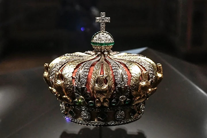 Louvre Müzesi’nden çalınan mücevherlerin varsayımı piyasa pahası aşikâr oldu 7 louvre muzesinden calinan mucevherlerin varsayimi piyasa pahasi asik r oldu 6 BQAVGtMk
