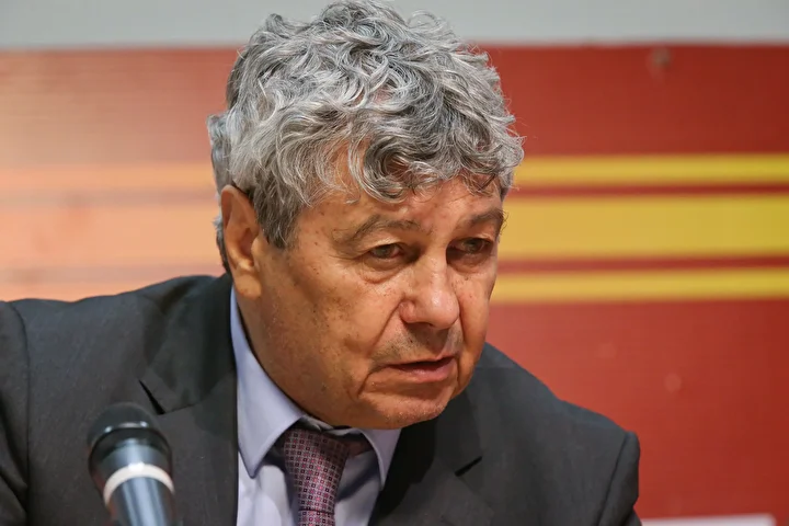 Lucescu Türk oyuncuyu Romanya Ulusal Kadrosu'na çağırdı: 'Seni Türkiye'de oynatmazlar' 1 lucescu turk oyuncuyu romanya ulusal kadrosuna cagirdi seni turkiyede oynatmazlar 0 tWZzJyDK