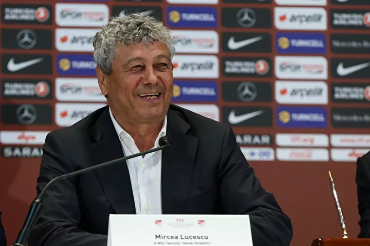 Lucescu Türk oyuncuyu Romanya Ulusal Kadrosu'na çağırdı: 'Seni Türkiye'de oynatmazlar' 4 lucescu turk oyuncuyu romanya ulusal kadrosuna cagirdi seni turkiyede oynatmazlar 3 b6VlKvCg
