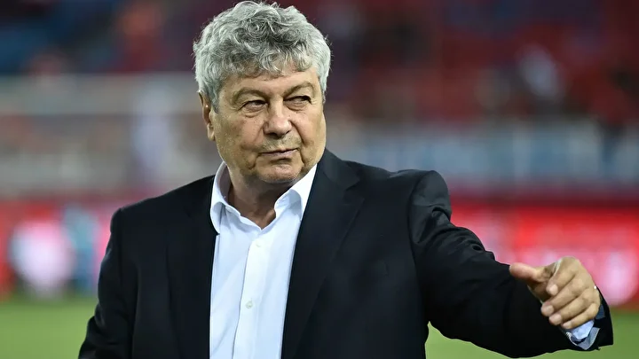 Lucescu Türk oyuncuyu Romanya Ulusal Kadrosu'na çağırdı: 'Seni Türkiye'de oynatmazlar' 6 lucescu turk oyuncuyu romanya ulusal kadrosuna cagirdi seni turkiyede oynatmazlar 5 ii8XvIFt