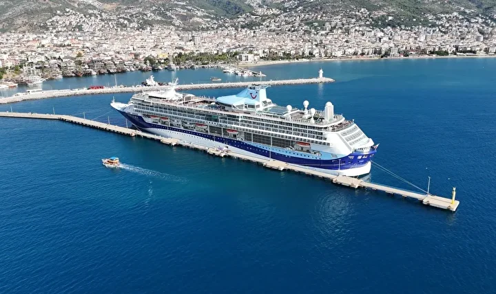 Lüks kruvaziyer bin 739 yolcu, 742 mürettebatıyla Alanya’ya demirledi 1 luks kruvaziyer bin 739 yolcu 742 murettebatiyla alanyaya demirledi 0 GykylUsZ