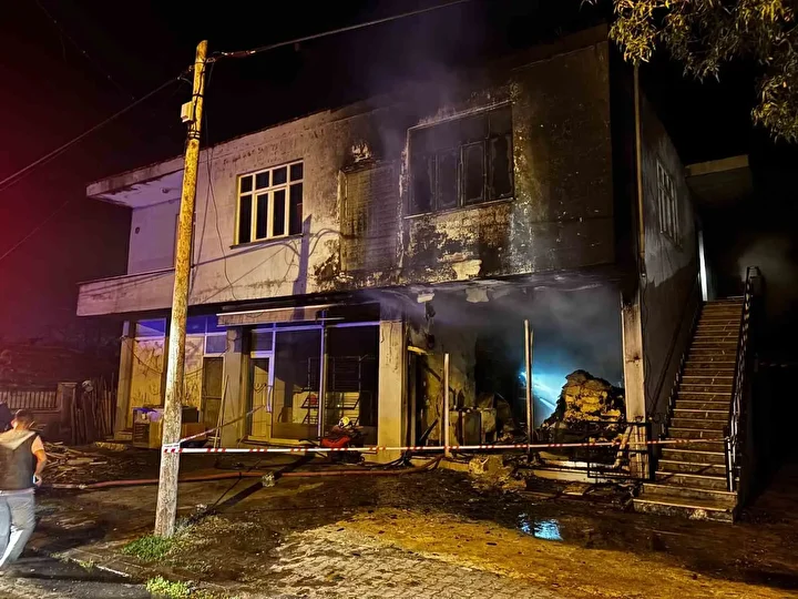 Lüleburgaz’da ekmek fırınında yangın 3 luleburgazda ekmek firininda yangin 2 v28ZR2AE