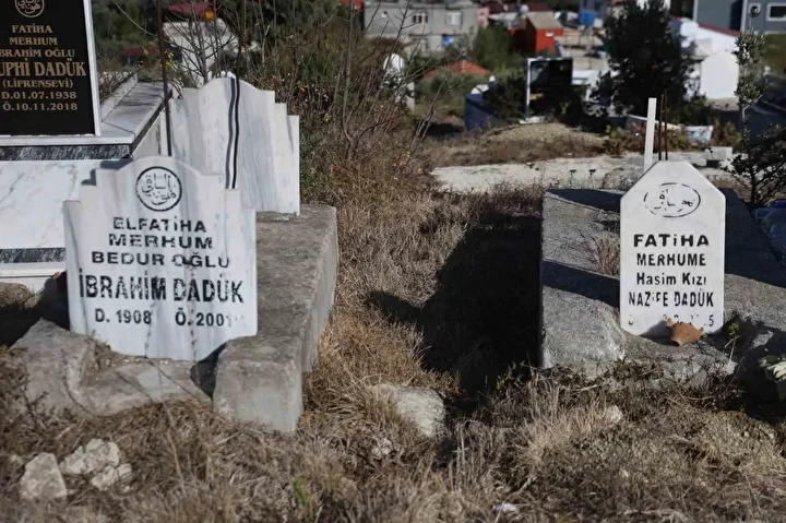 mahalleye gelen saskina donuyor 410 hanede 2 bin kisinin soyadi tipki ogretmenler ve yabancilar HX3IZPGw
