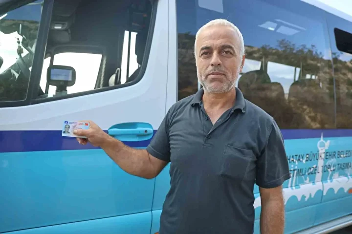 mahalleye gelen saskina donuyor 410 hanede 2 bin kisinin soyadi tipki ogretmenler ve yabancilar qLAFYZD2