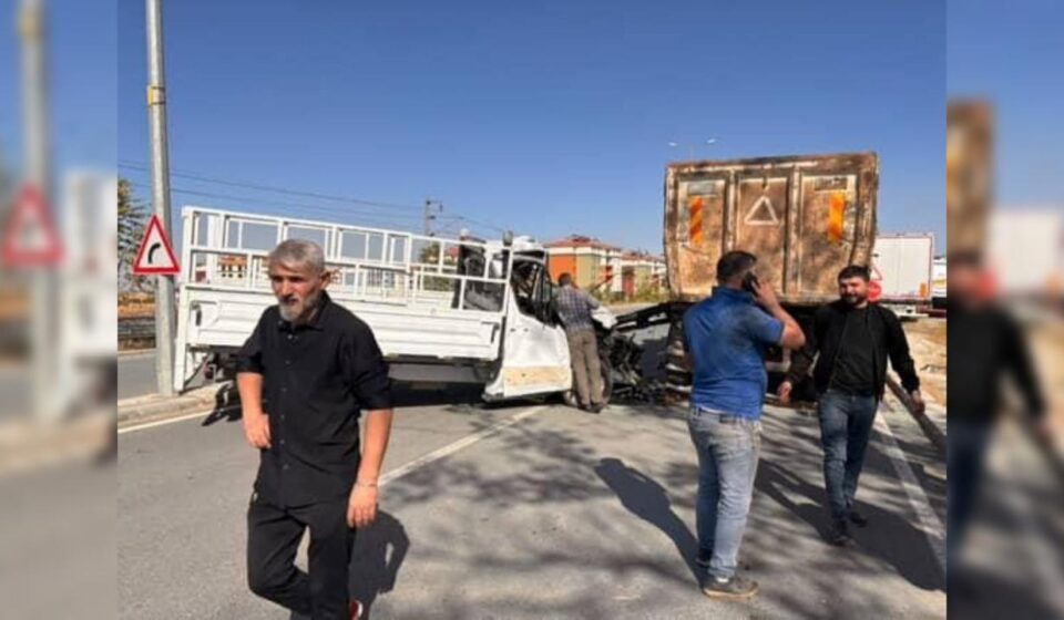 Malatya’da hafriyat kamyonu ile kamyonet çarpıştı: 1 meyyit malatyada hafriyat kamyonu ile kamyonet carpisti 1 meyyit L1pXFGNJ.jpg
