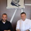 manisa ekiplerini 7 defa calistirmisti simdi 3 lig grubunun basina gecti JW1ks8vK.jpg