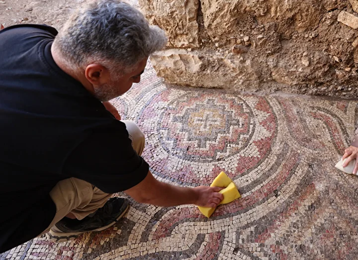 Mardin'de tarihi değirmen temizlenirken bin 500 yıllık kıymet biçilemeyen bir eser bulundu: Tittos Domestikos! 3 mardinde tarihi degirmen temizlenirken bin 500 yillik kiymet bicilemeyen bir eser bulundu tittos domestikos 5Edjrpyb