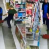 Aydın’da müthiş olay! Torununu kurtarmak için mevte atladı marketin ortasinda cocugunu tekraren tekmeledi K913TrjP.webp