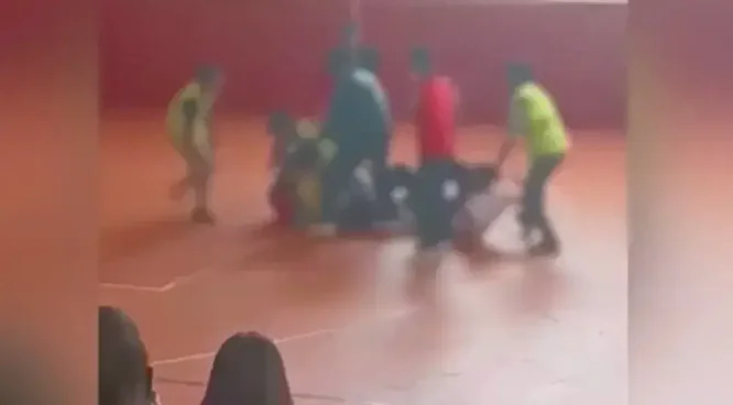 mendil kapmaca oyunu kanli bitti 16 yasindaki ogrenciye bicakli taarruz 2 J9NXlCXK