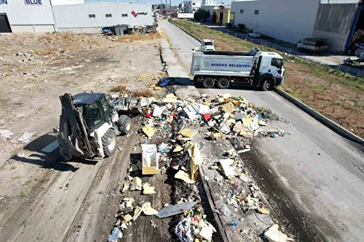 mersinde tonlarca cop moloz ve hurda toplandi geri donusum materyali olarak kullanilacak 0 K7tLqCpA