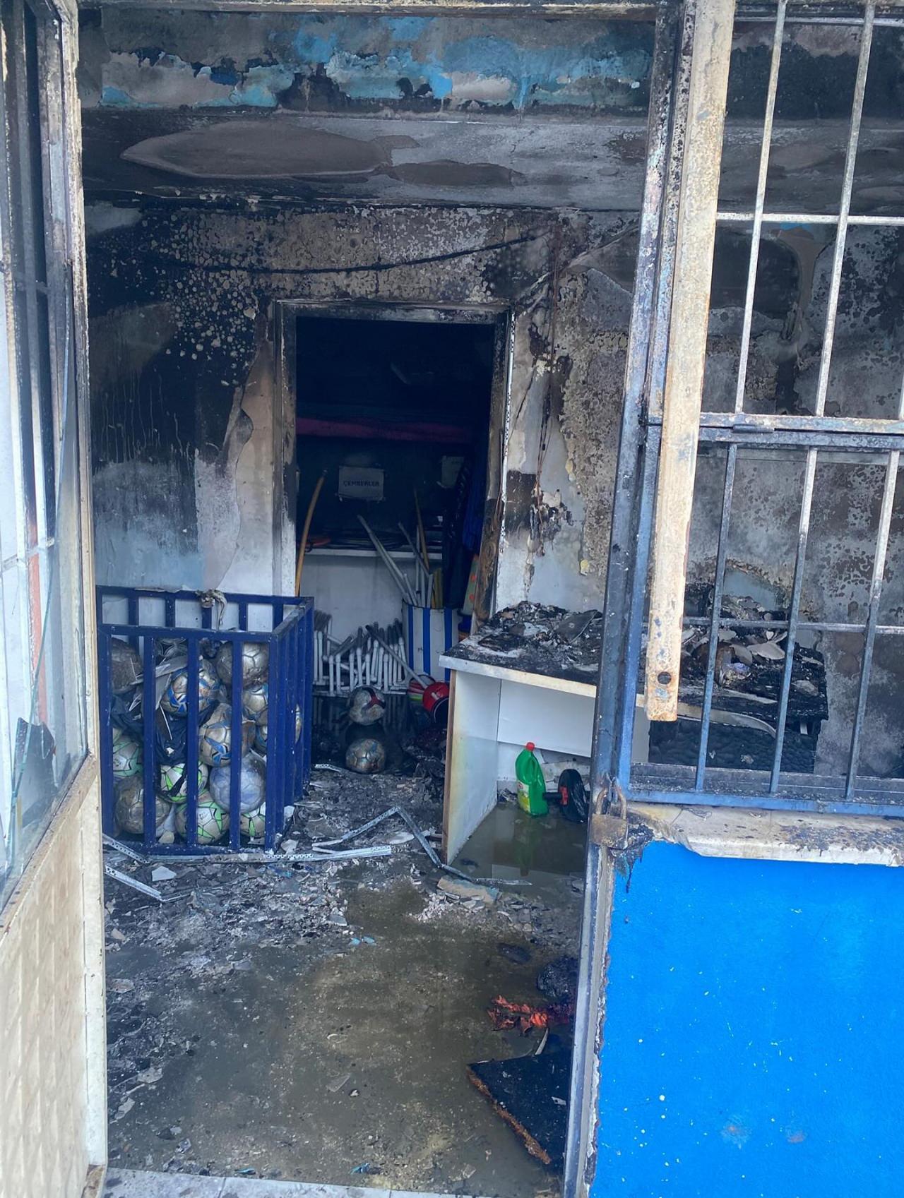 metin oktayin yetistigi kulubun tesislerinde yangin cikti hasar buyuk 0 QK1cAtQu