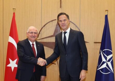 milli savunma bakani guler nato genel sekreteri rutte ile gorustu 6e7s1cbI.jpg
