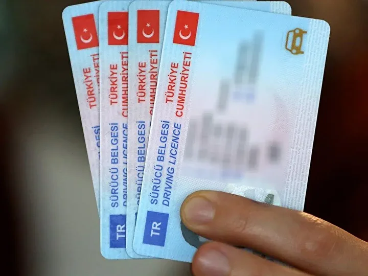 Milyonlarca sürücüyü ilgilendiriyor: Eski tip ehliyetler 1 Kasım'dan sonra geçersiz sayılacak 2 milyonlarca surucuyu ilgilendiriyor eski tip ehliyetler 1 kasimdan sonra gecersiz sayilacak 1 7TdUSwkb
