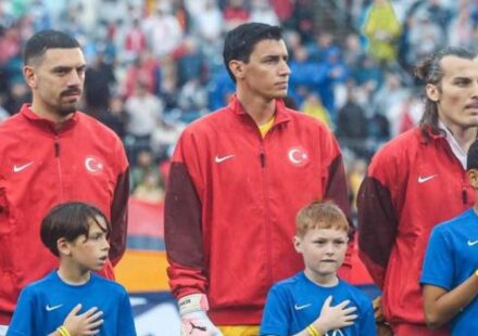 montella da reaksiyon gostermisti tffden berke ozer icin surpriz karar mS6xY3Pz.jpg
