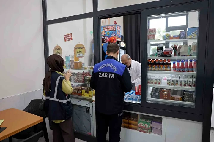 okul kantinlerine kontrol cocuklarin sihhati icin eserleri tek tek incelediler 0 kbfE1kgI