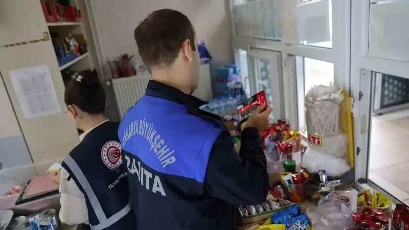 okul kantinlerine kontrol cocuklarin sihhati icin eserleri tek tek incelediler 5z36hZT8.webp