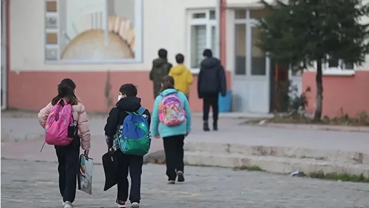 okul kayitlarinda yeni periyot milyonlarca veli ve ogrenciyi ilgilendiriyor 4 2vOIKNLM