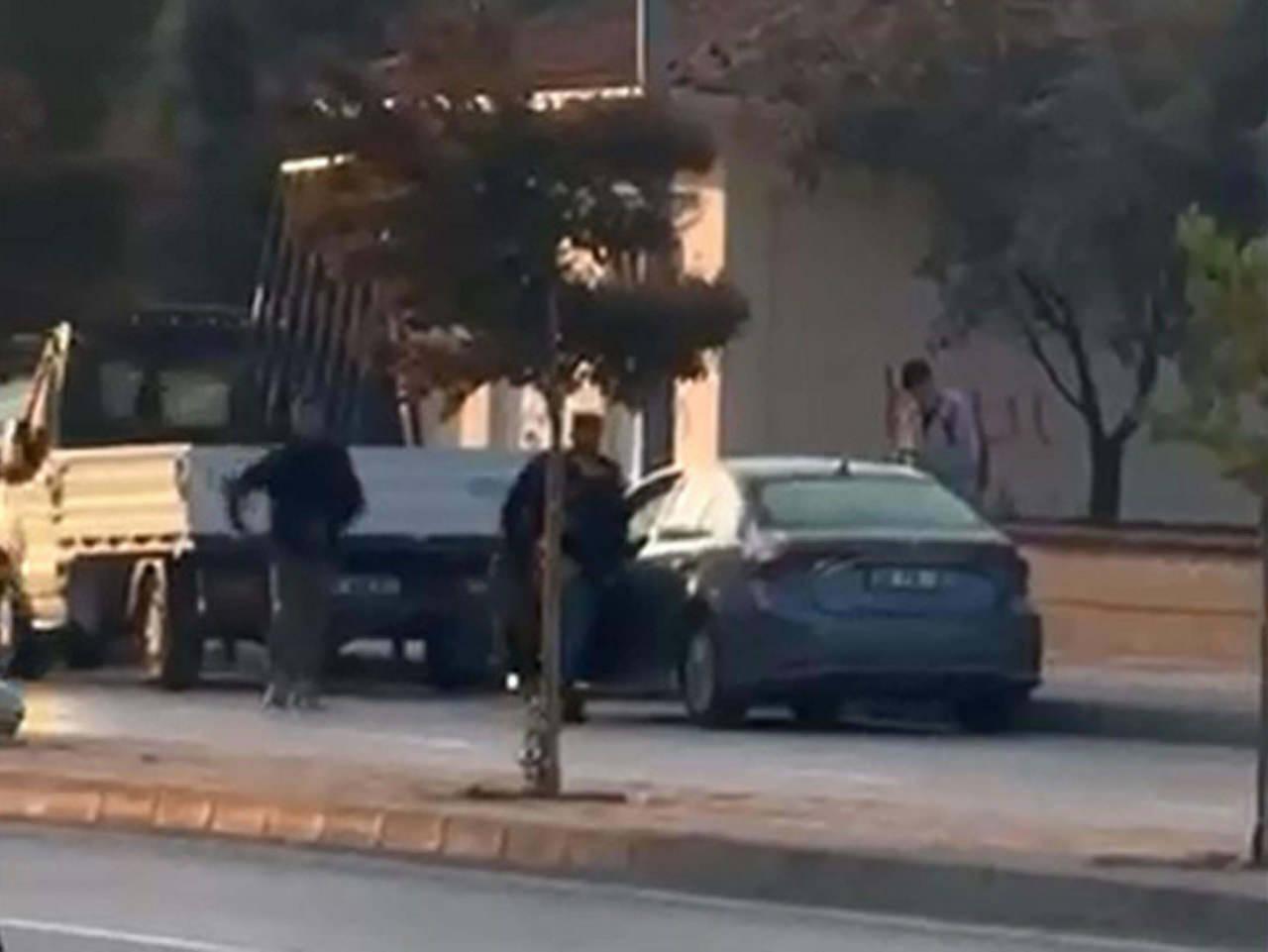 okul mudurunu cocuklarinin gozu onunde vurmustu 3 kisi gozaltina alindi 1