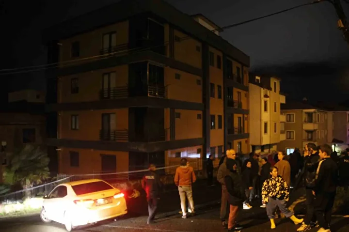 orduda catlaklar ve tabaninda kayma olan iki bina bosaltildi 2 aj6NaBtu