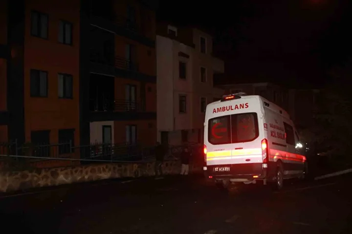 orduda catlaklar ve tabaninda kayma olan iki bina bosaltildi 4 gniviG8L