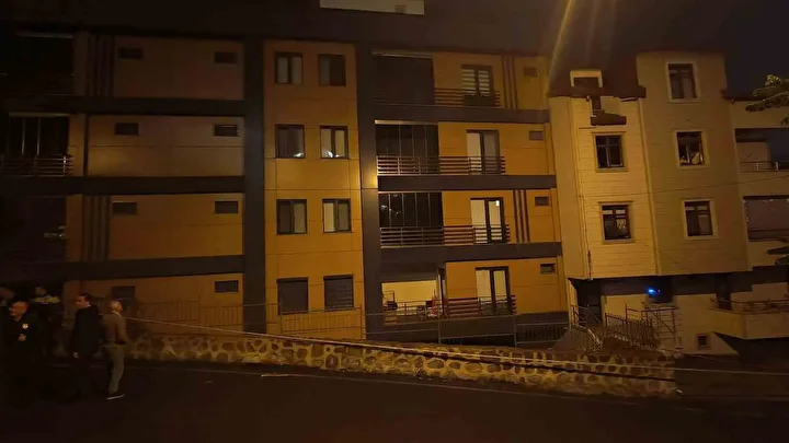 orduda catlaklar ve tabaninda kayma olan iki bina bosaltildi 6 ad8XHK7G
