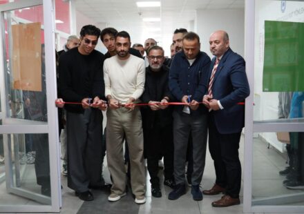 ortaokul ogrencileri sevgilerini resmetti 1 lig grubunun oyunculari sergiyi acti Vccp3y9I.jpg